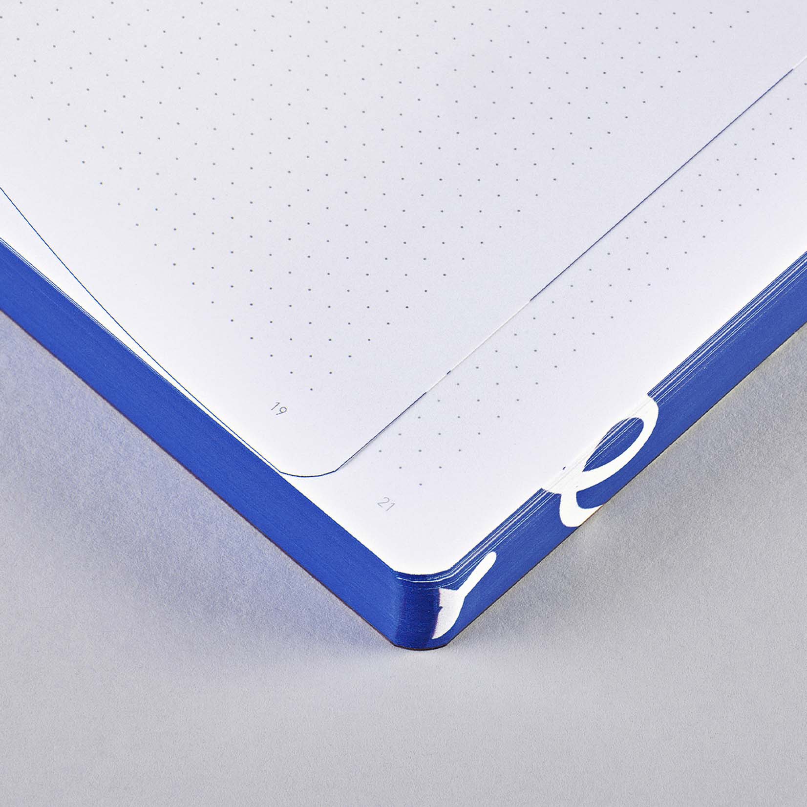 nuuna Graphic L Notizbuch Notebook Notizheft brandbook silver lining blau silber