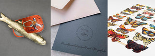 Dresdner Ornament als goldener Fisch, ein umweltfreundlich hergestelltes Briefpapier in grau mit einem Kuvert in rosé und ein Bogen Glanzpapier-Schmetterlinge zum Ausschneiden für Verzierungen