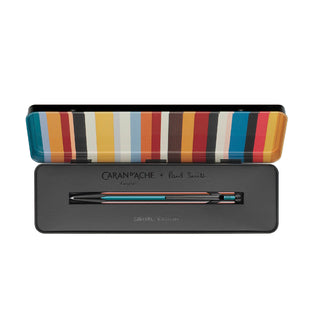 Die Metallbox ist im Stil der 5. Edition von Paul Smith gestaltet.