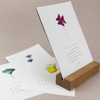 Kalender mit 12 Blättern als Drucke von Originalaquarellen mit Holzleiste als Halterung