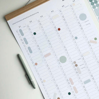 Daria Sans Kalender 2026 DIN lang mit Klebepunkten