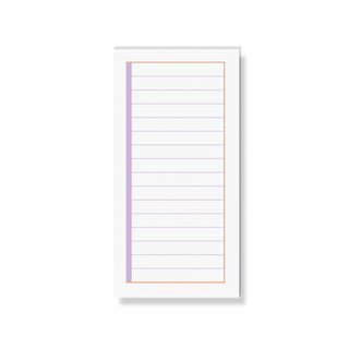 Der Schreibblock im Format DIN Lang ist liniert und mit Rändern in lila und orange versehen.