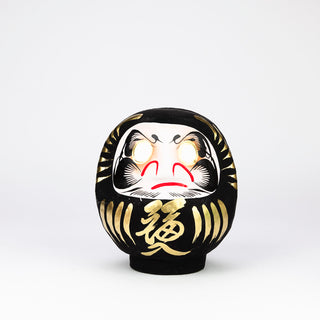 Der Daruma kommt mit leeren Augen, die vom neuen Besitzer ausgemalt werden.