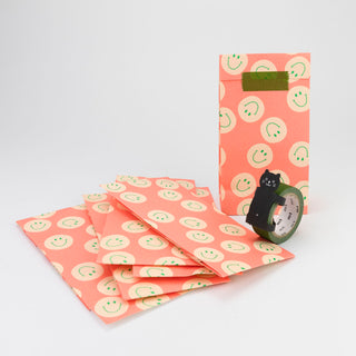 Ein Washi Tape ist praktisch zum Verschliessen.