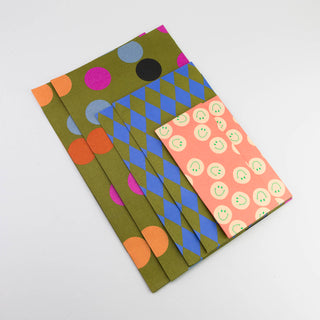 Set mit je 2 Papierbeuteln in drei Groessen und drei Designs