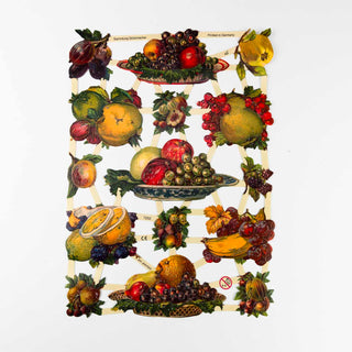 Detailreich gestaltete Bilder mit Obst, zum Teil in Schalen arrangiert