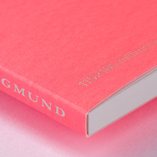 Cover des Blocks in Neon Pink mit metallic Heissfolienpraegung