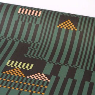 Geschenkpapier in gedeckten Farben mit raffinierter grafischer Gestaltung