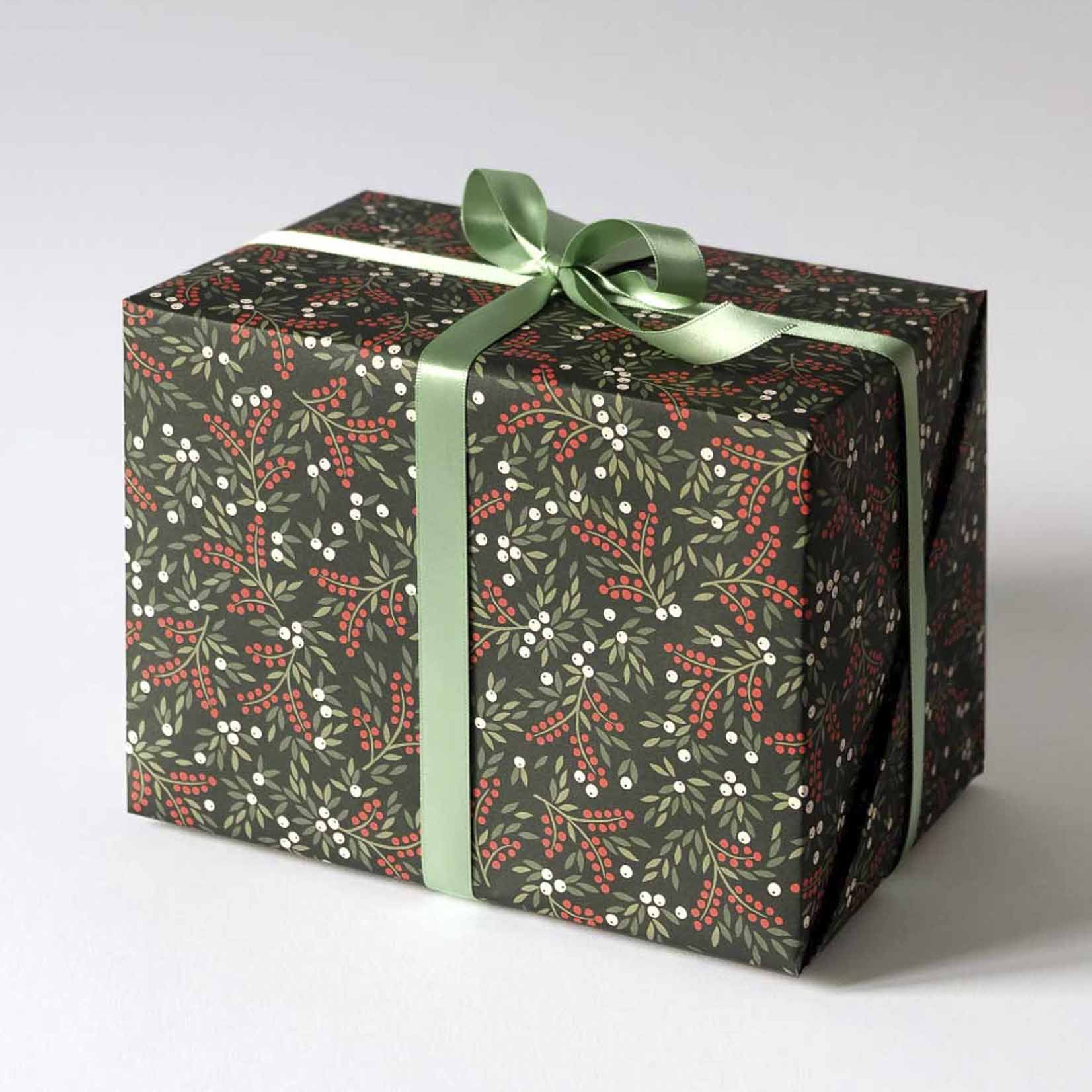 Haferkorn & Sauerbrey Geschenkpapier aus Berlin Feinstpapier Offsetdruck White Red Berries Beeren Weihnachten Ilex