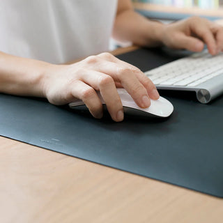Die Matte von HMM ist eine funktionale Unterlage für die Computermaus.