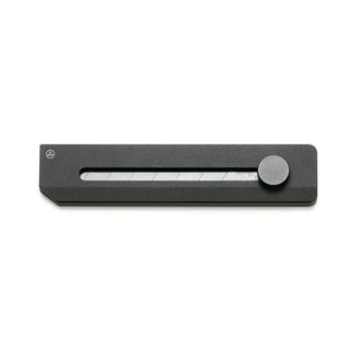 Puristisch gestaltetes Cuttermesser aus schwarzem Aluminium