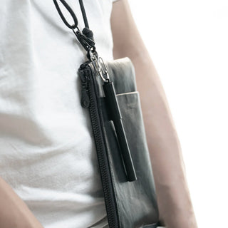 die Kappe hat eine Öse, um den Kugelschreiber an Taschen zu fixieren