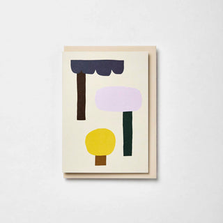 Karte mit minimalistisch gemalten Baeumen in Pastellfarben