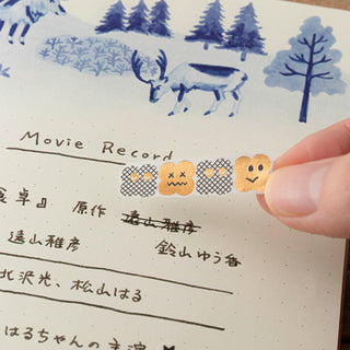 Kleine Fehler kann man mit den lustigen Mini Monster Aufklebern kaschieren.