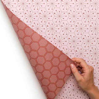 grafisches Weihnachtsdekor auf Recyclingpapier gedruckt