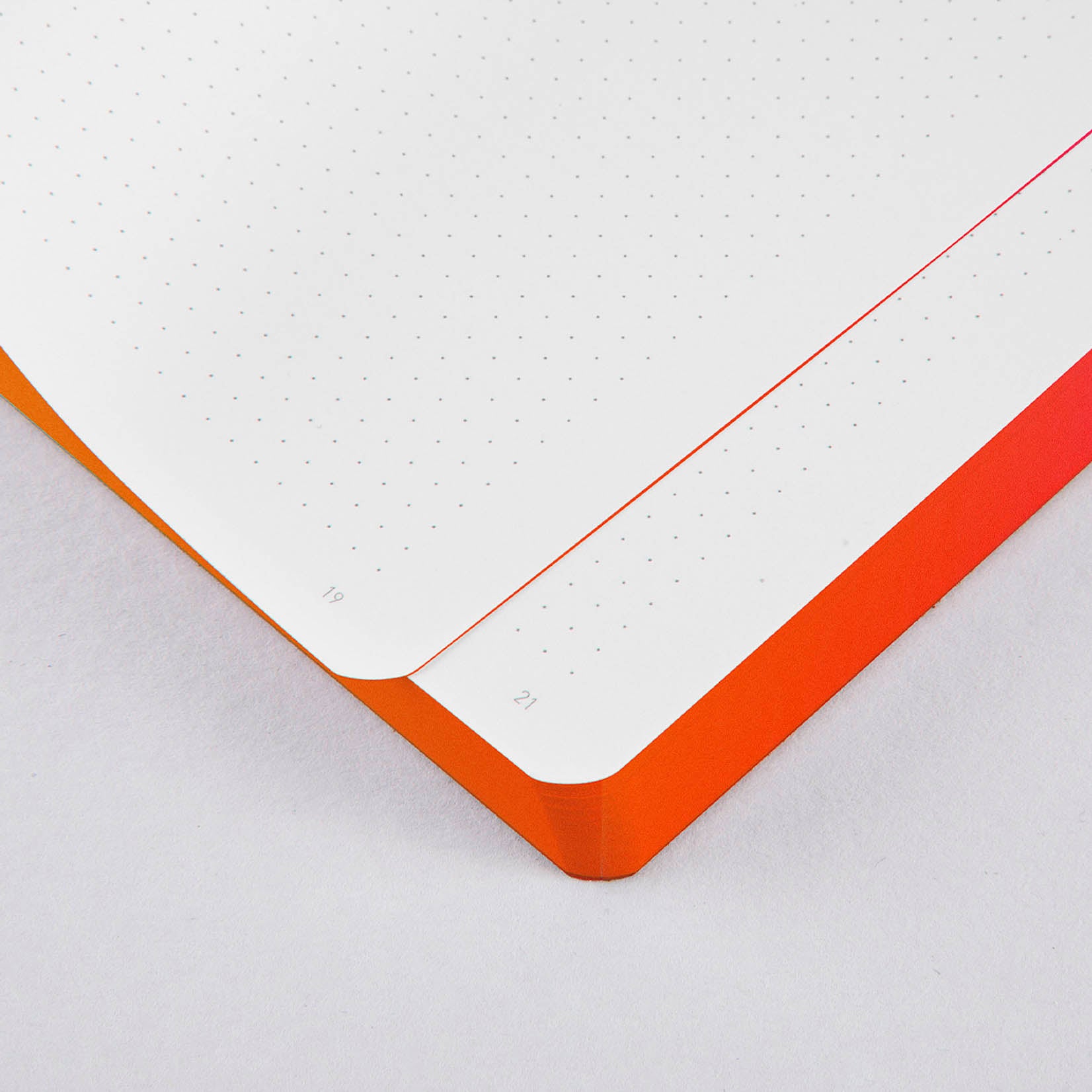 nuuna Notizbuch Colour Clash L Light - Burn Notebook brandbook dot grid orange pink neon