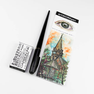 Das Set enthält einen Zeichen- und Schreibfüller und vier Nachfüllpatronen mit Carbontinte.