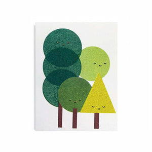 Stilisierte Bäume in verschiedenen Gruentoenen als RisografiedruckScout Editions Klappkarte Karte Grußkarte FSC-Papier Sojatinte nachhaltig Wald Waldbaden Bäume