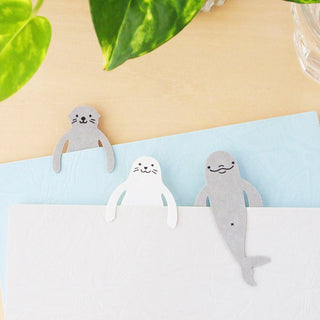 Die Otter sind besonders liebenswerte Lesezeichen.