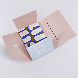 sehr schön gestaltete Verpackung für das Notizbuch