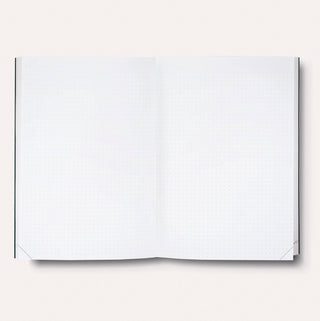 Innen hat das Notizbuch weiße Seiten mit Punktraster