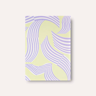 Notizbuch mit verzerrtem Streifenmuster in Gelb und Lila