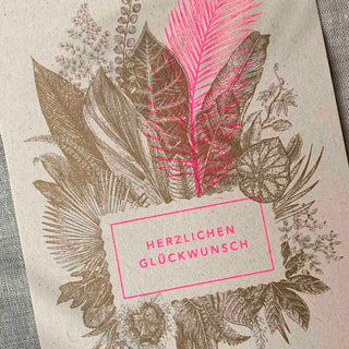 Detailansicht Postkarte Herzlichen Glückwunsch mit Neon Fluo Print in Pink