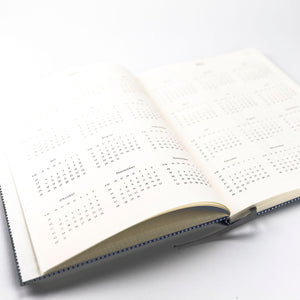 Carta Pura Wochenkalender Kalender 2023 16 x 24 cm Punkte blau Chiyogami Fadeheftung Hergestellt in Deutschland