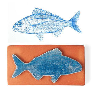 Oficina Poeta Azul Stempel Keramik mit Fisch Print Meerbrasse Brasse aus Portugal 